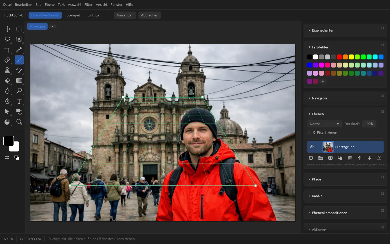 Fluchtpunkt mit grüner perspektivischer Gitterfläche auf der Kathedrale