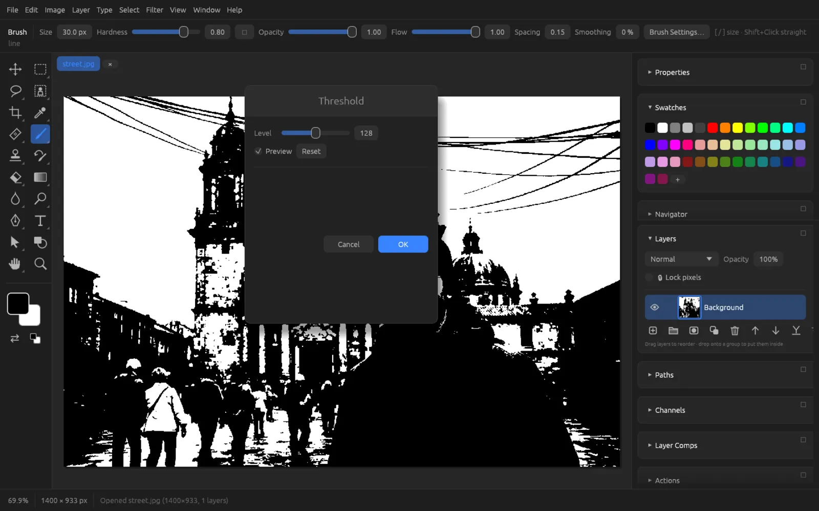 Threshold dialog; the image consists only of black and white